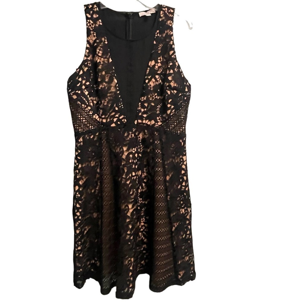 Chelsea 28 Black Lace Dress Size Medium NWT